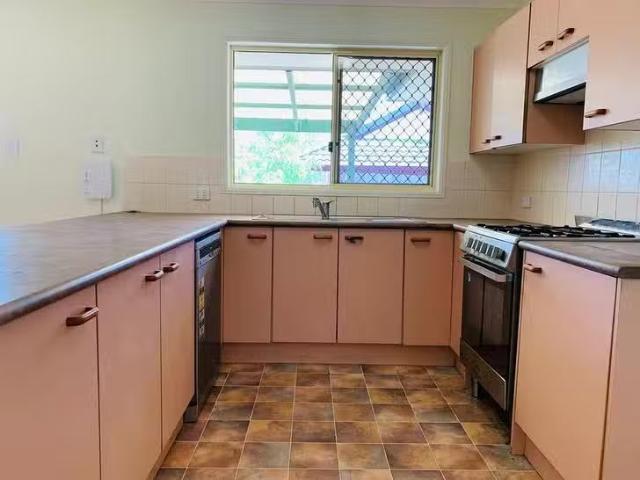 Cozy 7 Adamson Way, Runcorn, QLD 4113