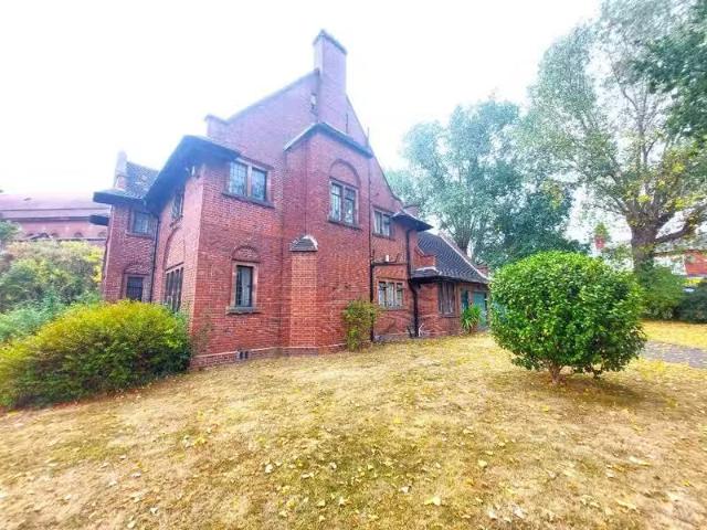 Deal! 7 bedroom detached house for rent in Hob Moor Road, Birm.