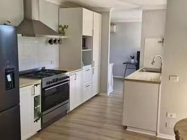 Charming 7 Bickerton Place, East Bunbury, WA 6230