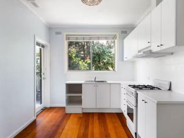 Charming 7 Griffiths Street, Bellfield VIC 3081