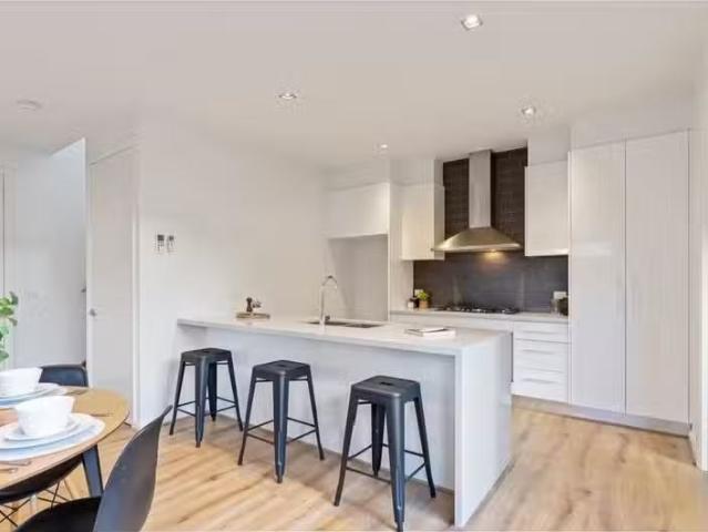 Cheap 7 Julian Street, Newtown, VIC 3220 Townhouse Leased