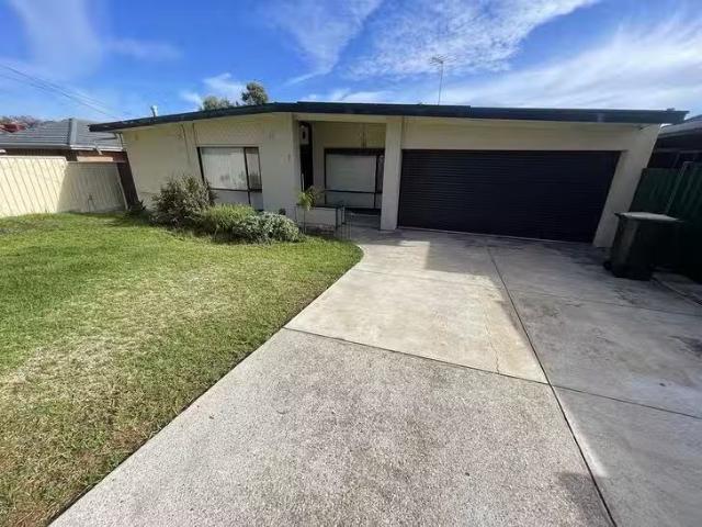 Cozy 7 Montrose Avenue, Para Hills, SA 5096