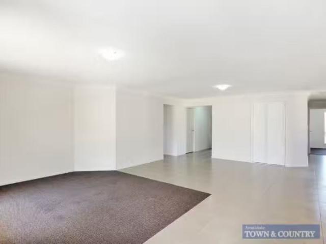 Unique 7 Somerville Close, ARMIDALE House for rent Listed by.