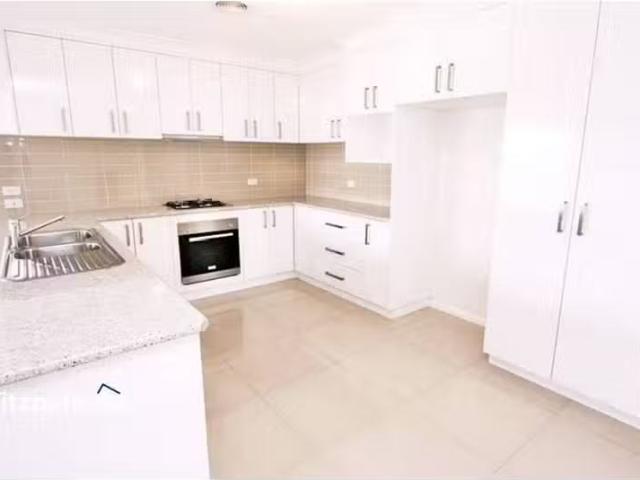 Just in! 7 Pinnacle Place, Estella House for rent Listed by R.
