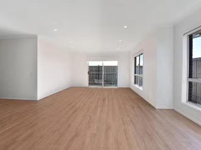 Just in! 7 Regner Drive, Sunbury, VIC 3429