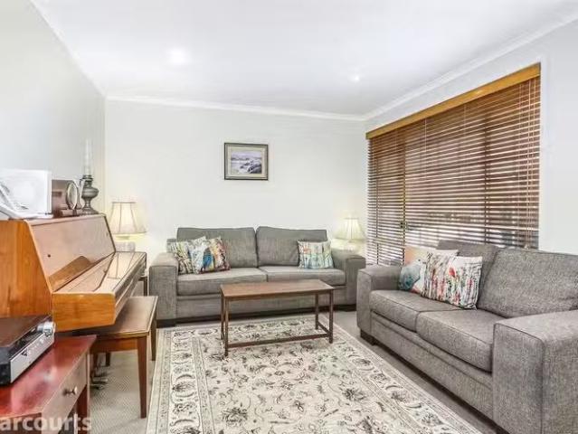 Rental! 7 Richmond Place, Albion Park, NSW 2527 House for Rent