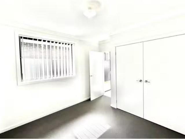 Cozy 7A Circinus Street, Austral Townhouse for rent Listed by.