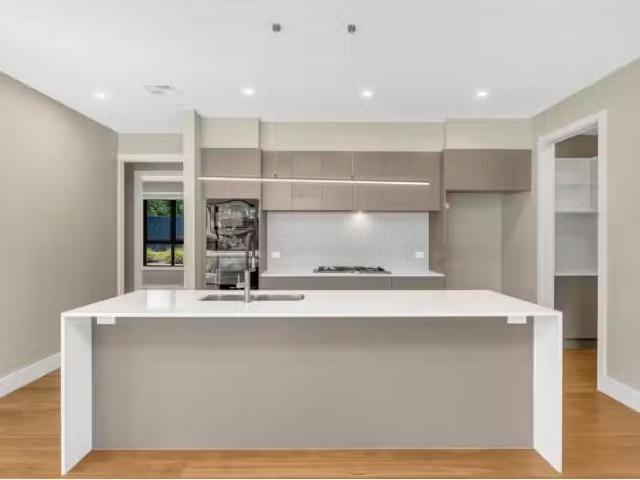 Rental! 7b Mawson Drive, Mawson Townhouse for rent Listed by.