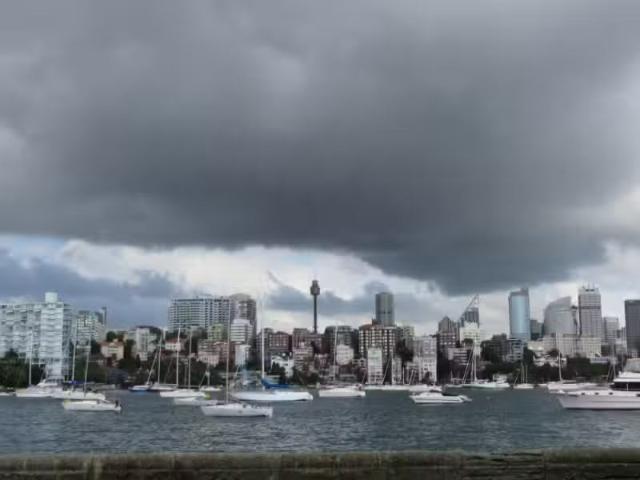Just in! 8/78 New Beach Road, DARLING POINT Apartment for rent.