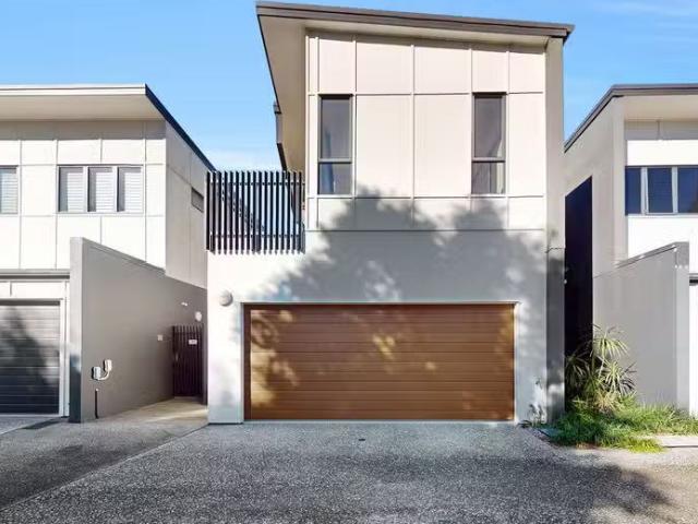Cozy 8/8 O'Loan Street, YEERONGPILLY, QLD 4105 Townhouse for.