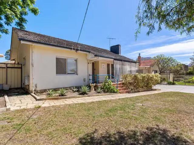 Cozy 83 Boundary Road, St James, WA 6102