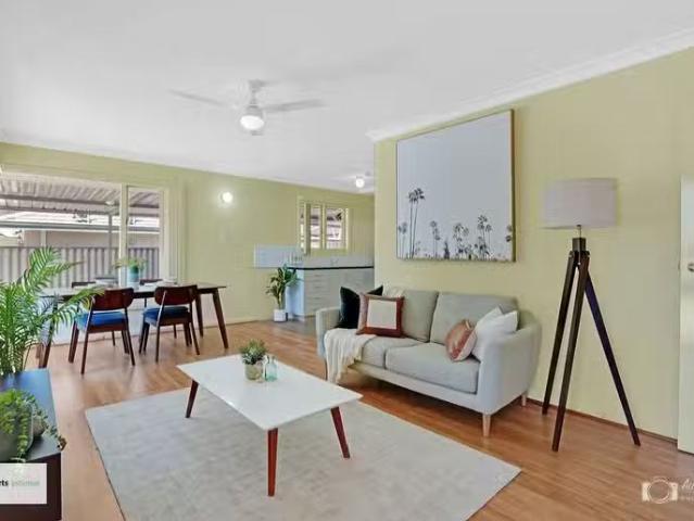 Deal! 8 Connell Way, GIRRAWHEEN, WA 6064 House for Rent