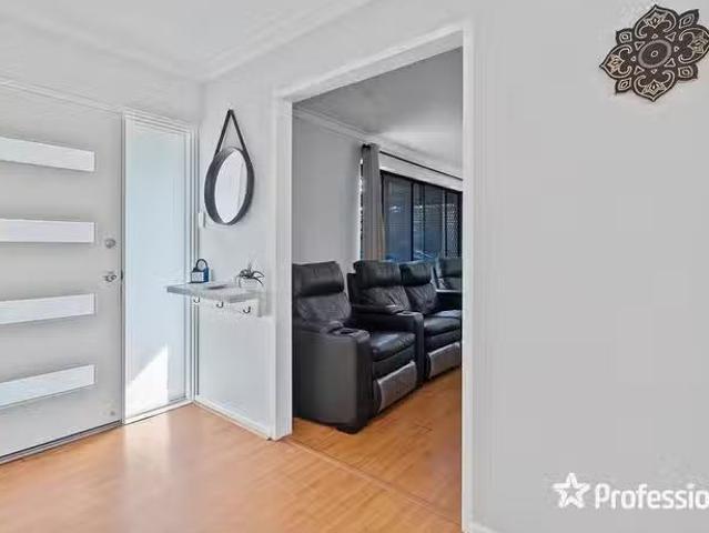 Just in! 8 Chalfont Way, Swan View, WA 6056