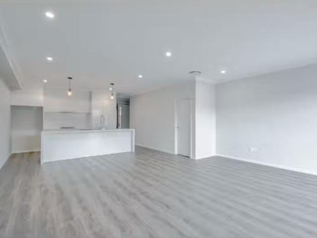 Just in! 8 Alight Circuit, Cameron Park Townhouse for rent Li.