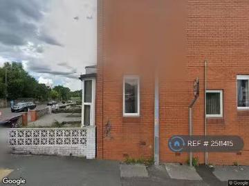 Nice 8 BA 1 bedroom house share for rent in Bolton Road Farnwo.