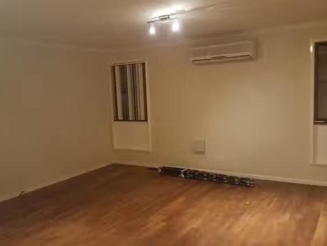 Cozy 8 Bracken Street, Armidale, NSW 2350