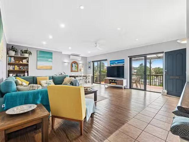 Nice 8 Green Place, Tuross Head, NSW 2537