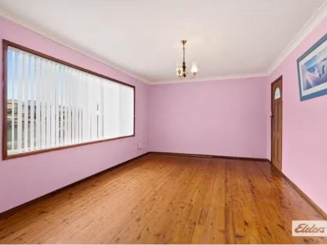 Cheap 8 East Street, Russell Vale House for rent Listed by El.