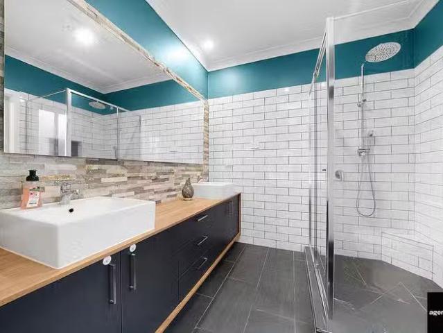 Deal! 8 Finchley Road, Point Cook, VIC 3030