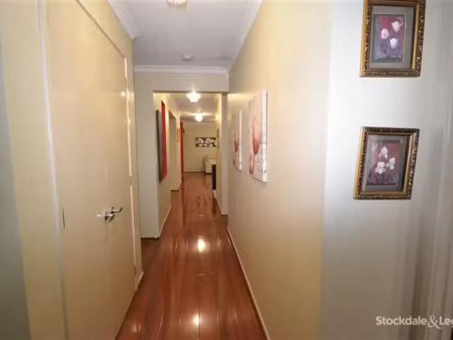 Cozy 8 HIGGS Road, Derrimut VIC 3026