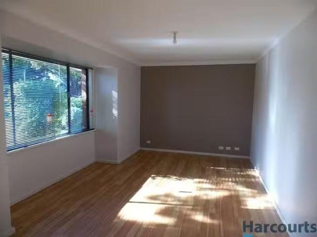 Cheap 8 Oakfield Place, Kelmscott, WA 6111