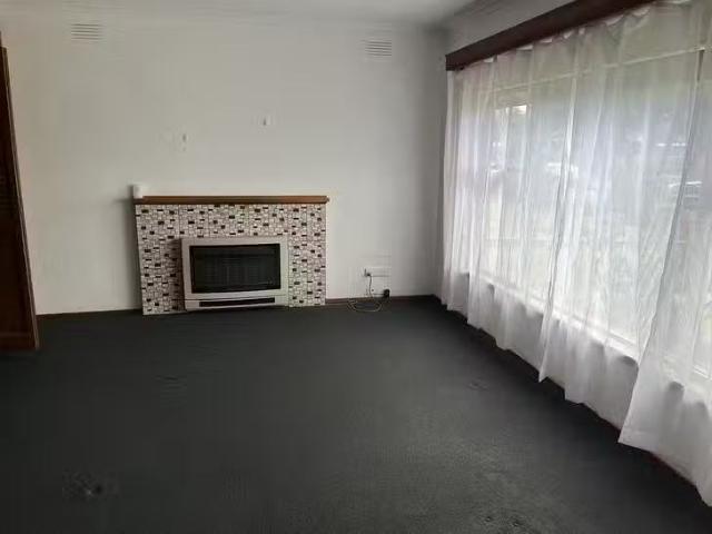 Just in! 8 Olney Avenue, Thomson, VIC 3219