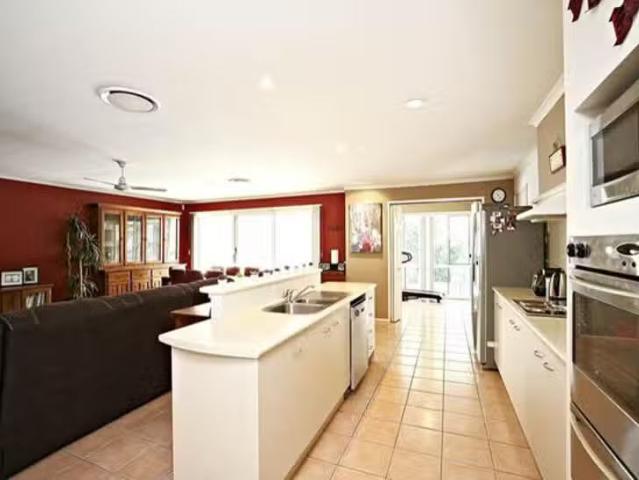 Nice 8 Lochano Close, Parkinson, QLD 4115