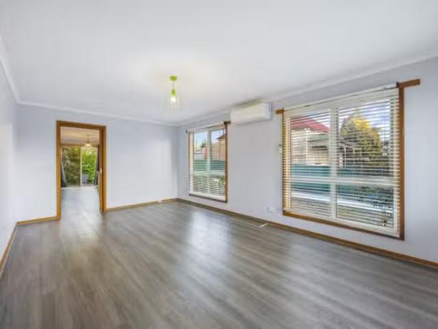 Deal! 8 Little Clyde St, Soldiers Hill VIC 3350 House Leased