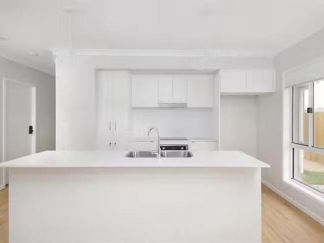 Charming 8 Lilly Lane, Logan Reserve, QLD 4133