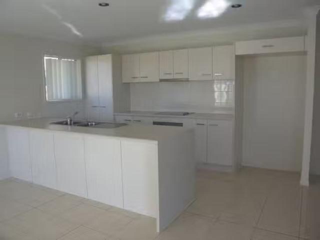 New 8 Moreton Drive, Rural View, QLD 4740