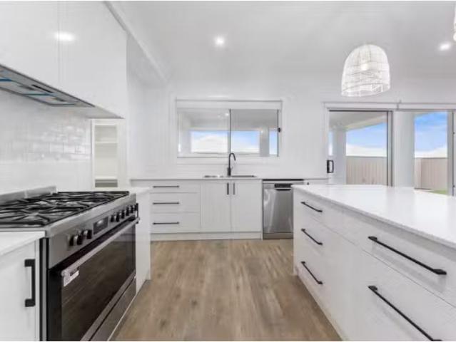 Charming 8 Mitta Mitta Place, Gobbagombalin House for rent Li.