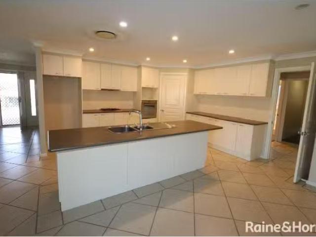 Deal! 8 Musgrove Avenue, KELSO House for rent Listed by Renta.