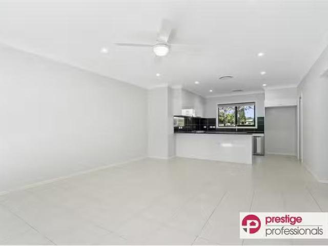 Deal! 8 Salamaua Crescent, HOLSWORTHY House for rent Listed b.