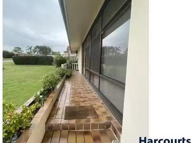 Deal! 8 Scroop Way, Spearwood, WA 6163
