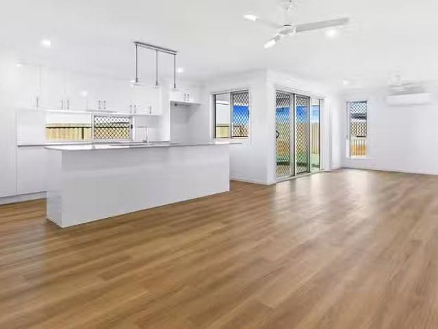 Rental! 8 Seagull Circuit, POINT VERNON, QLD 4655 House for.