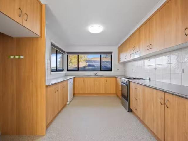 Deal! 8 Rosewood Ct, Mount Helen VIC 3350 House For Lease
