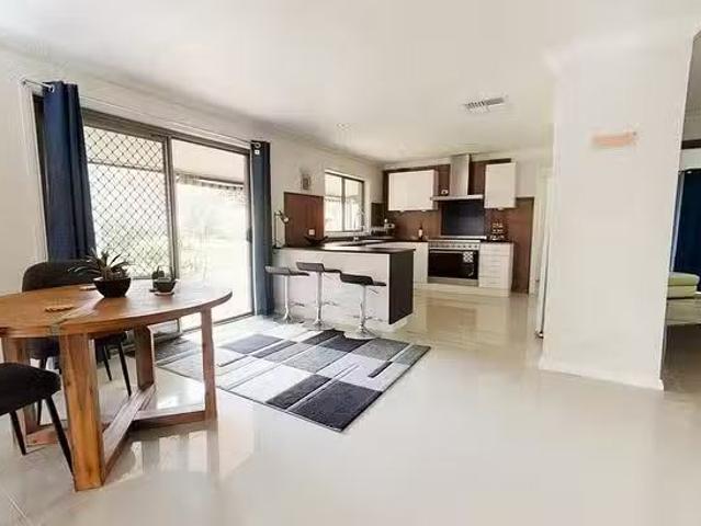 Cozy 8 Wattle Drive, Heathcote, VIC 3523