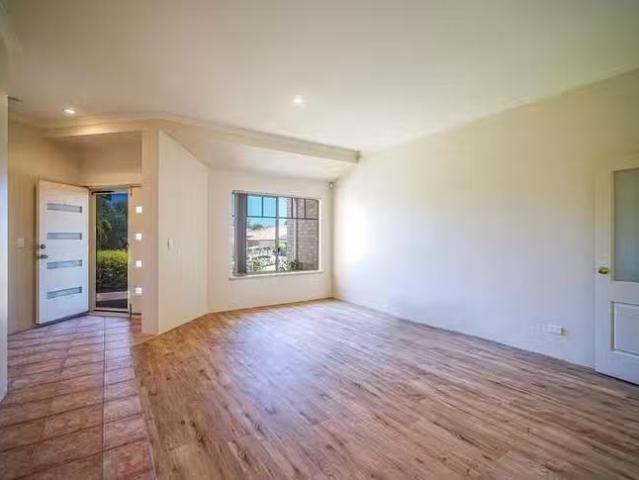 Charming 8 Tucana Pass, Ocean Reef, WA 6027