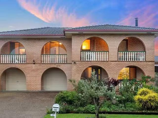 Unique 8 Verdelho Street, Eight Mile Plains, QLD 4113