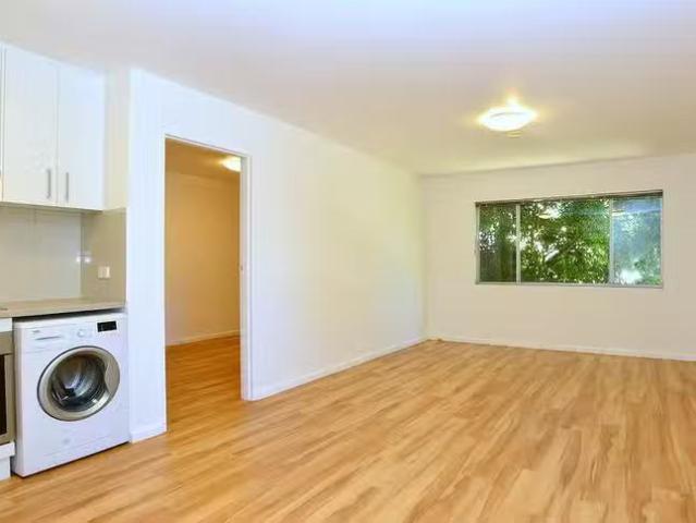 Deal! 9/4 Kingston Avenue, West Perth, WA 6005