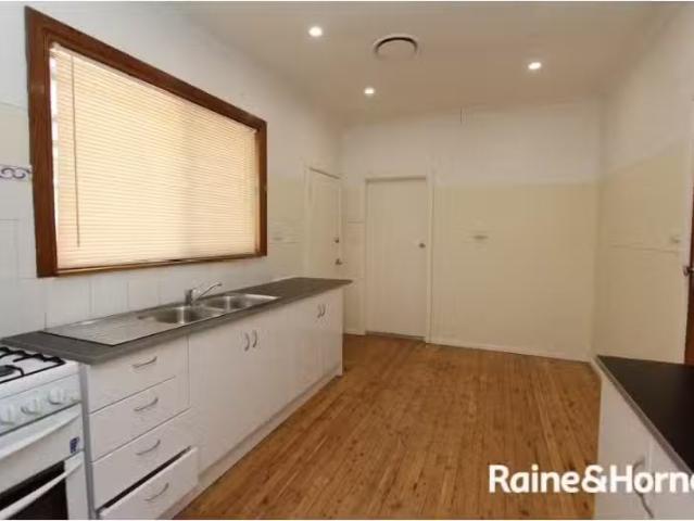 Cozy 94 Sydney Rd, KELSO House for rent Listed by Rental Inqu.