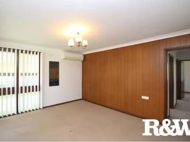 New 90 Captain Cook Drive, WILLMOT House for rent Listed by R.