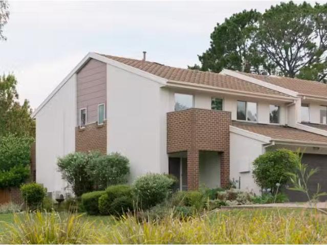 Charming 9/16 Neil Harris Crescent, Forde Townhouse for rent.