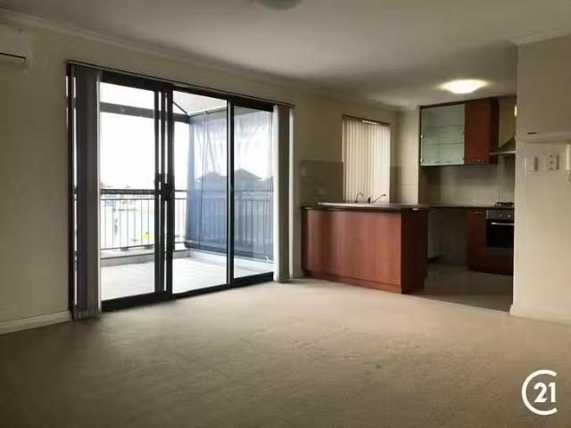Just in! 9/206 Mary Street, Halls Head, WA 6210