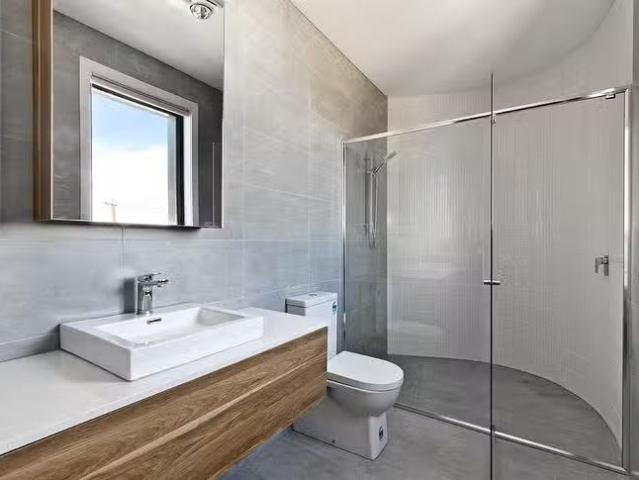 Just in! 9/2 Gladstone Road, Briar Hill, VIC 3088