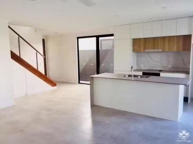 Just in! 93 Evergreen View, Robina, QLD 4226