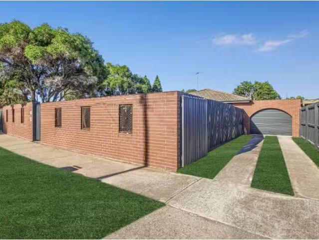 Deal! 93 Fairbairn Drive, CORIO House for rent Listed by Rent.