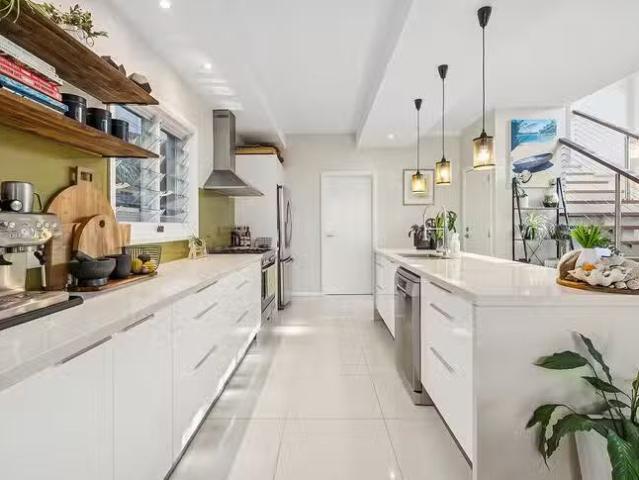 For Rent! 93 Harbord Road, Freshwater, NSW 2096