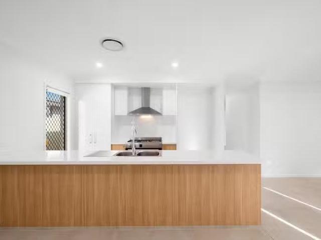 Cozy 9 Charas Street, Pallara, QLD 4110