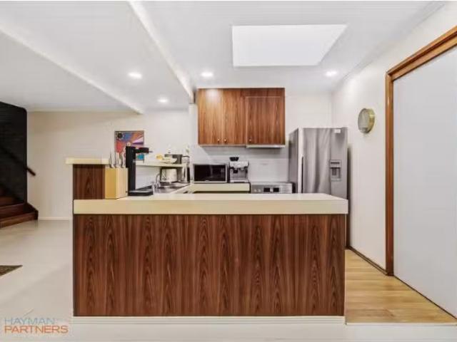 Nice 9 English Court, Phillip Townhouse for rent Listed by Ge.